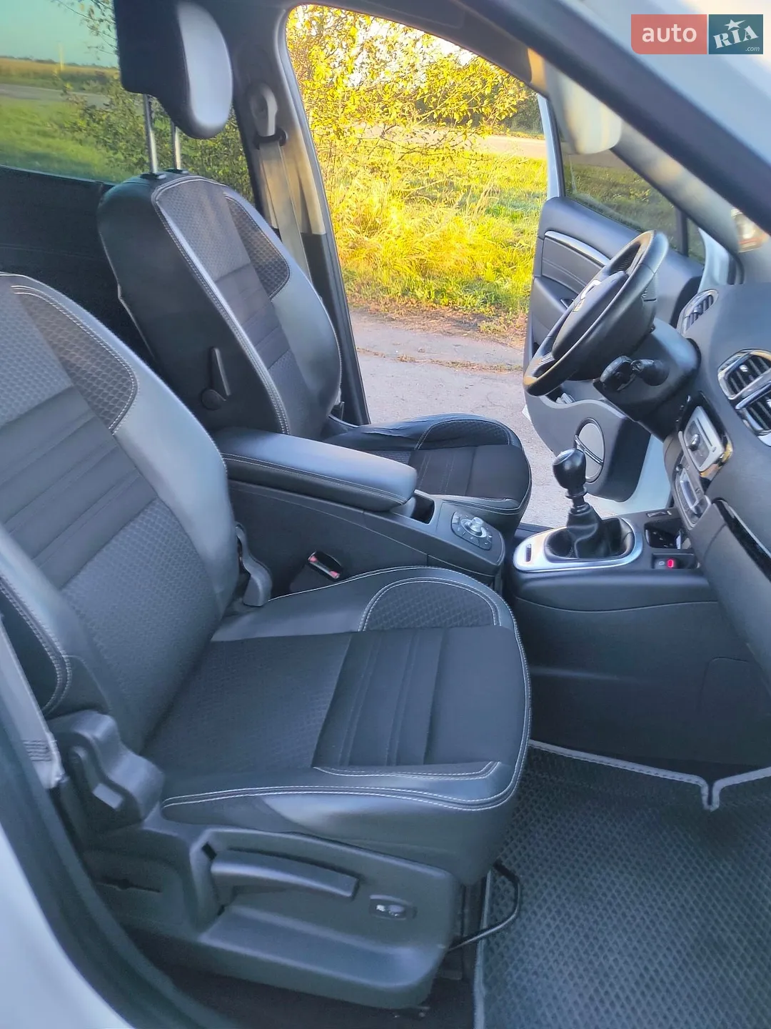 2015 Renault Scenic - мініатюра 17