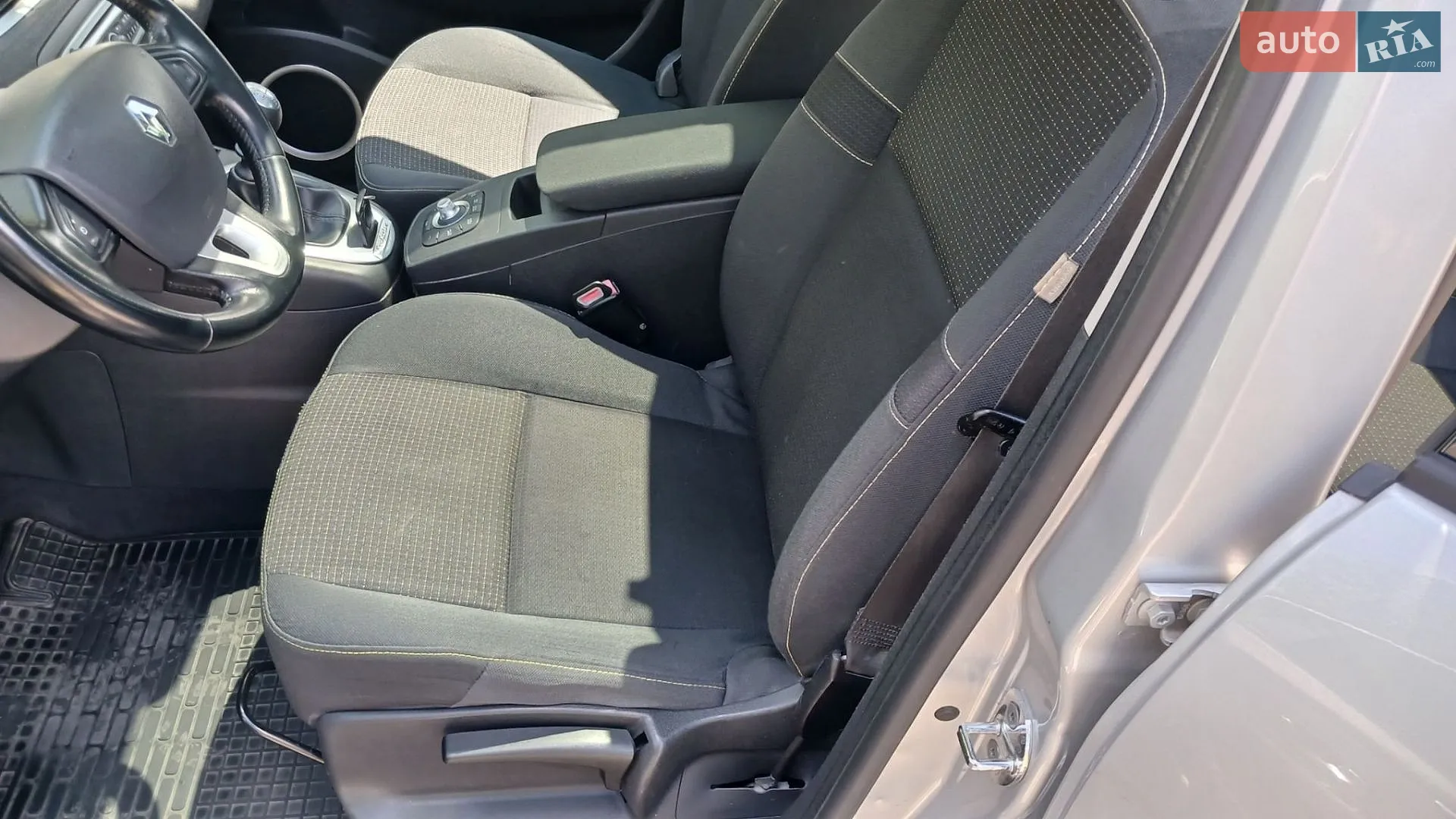 2010 Renault Scenic - мініатюра 19