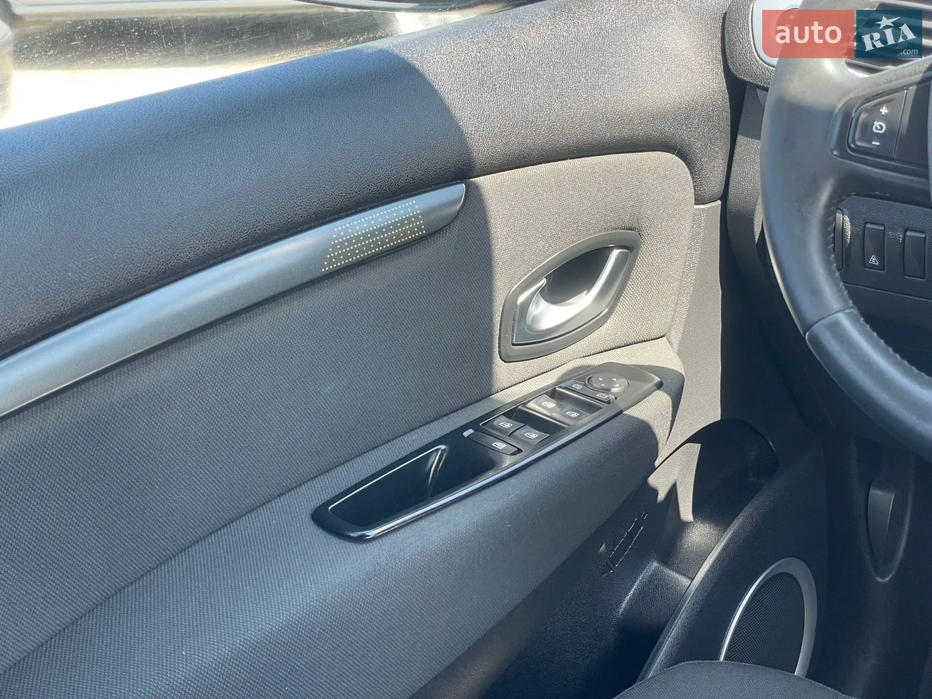 2010 Renault Scenic - мініатюра 24