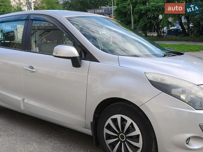 Renault Scenic 2011