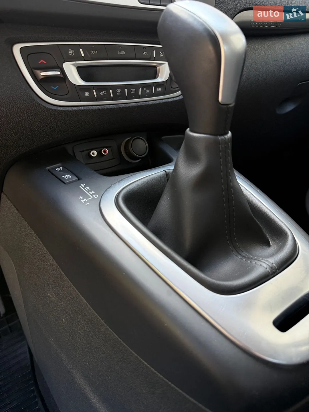 2010 Renault Scenic - мініатюра 39