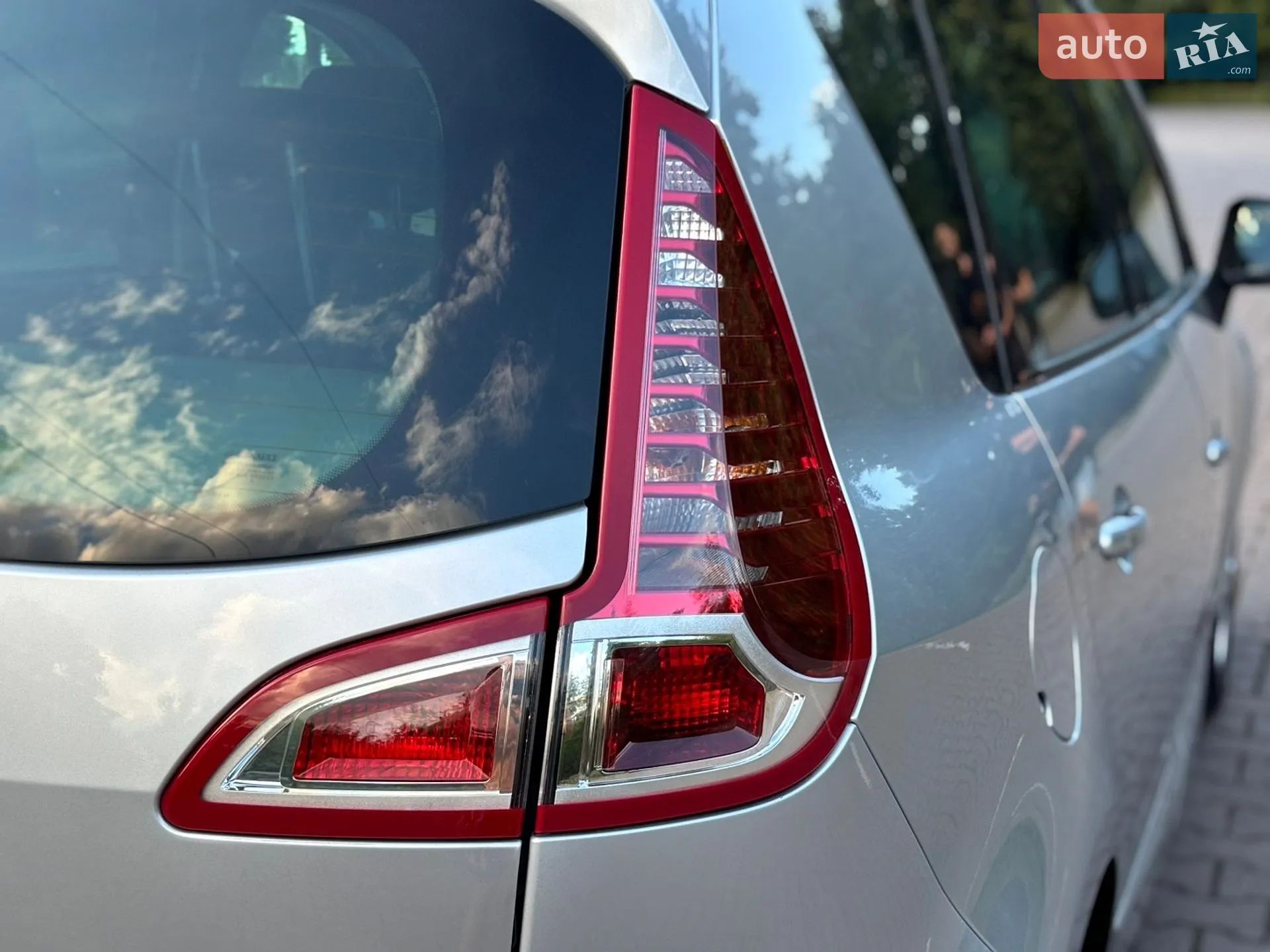 2010 Renault Scenic - мініатюра 17