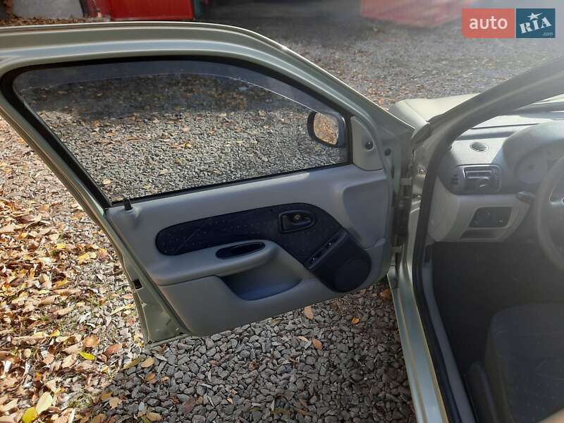 Седан Renault Symbol 2004 в Борисполі
