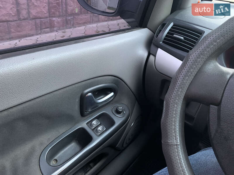 Седан Renault Symbol 2011 в Борщеве