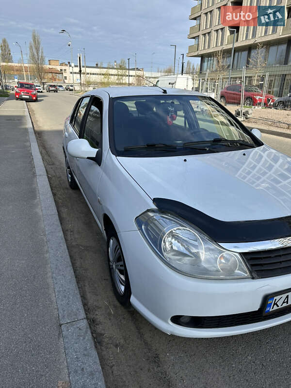 Седан Renault Symbol 2011 в 