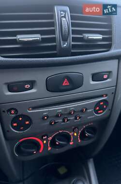Седан Renault Symbol 2011 в 