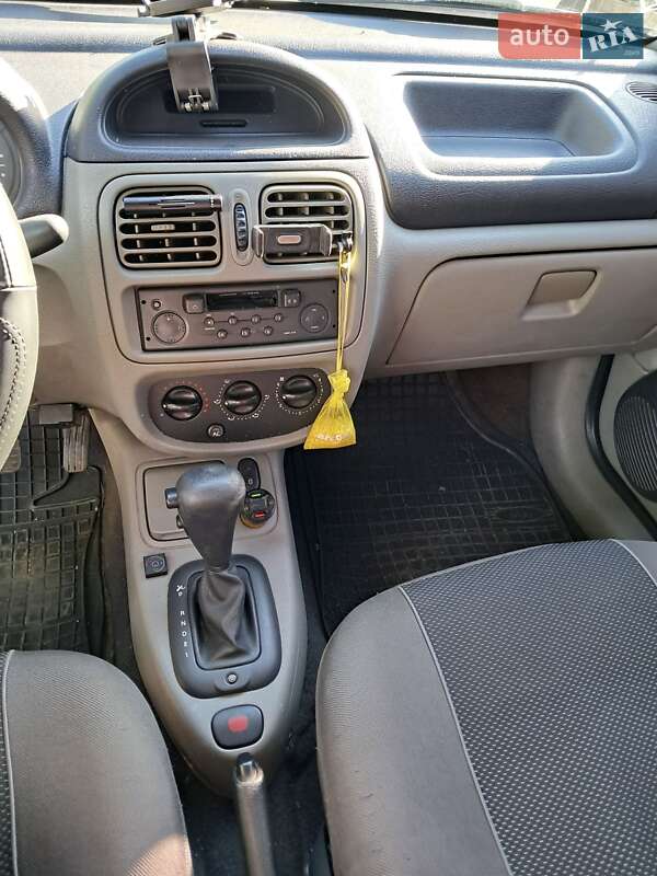 Седан Renault Symbol 2003 в Шептицькому
