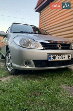 Седан Renault Symbol 2010 в Сарнах