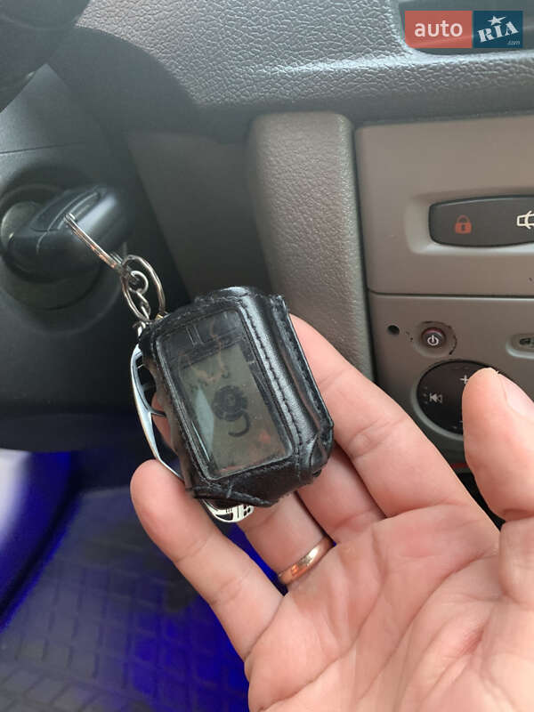 Седан Renault Symbol 2010 в Сарнах