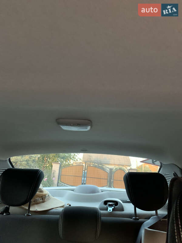 Седан Renault Symbol 2010 в Сарнах