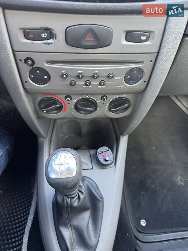 Седан Renault Symbol 2010 в Києві