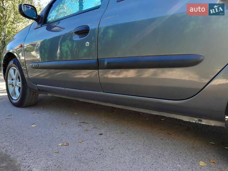 Седан Renault Symbol 2004 в Луцке