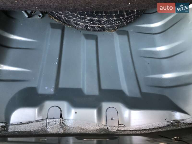 Седан Renault Symbol 2002 в Белой