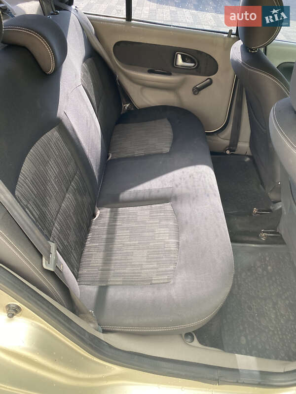 Седан Renault Symbol 2010 в Львове