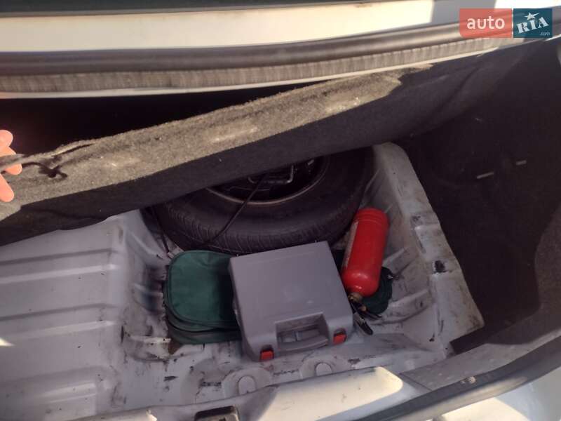 Седан Renault Symbol 2010 в Виннице