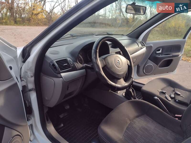 Седан Renault Symbol 2010 в Виннице