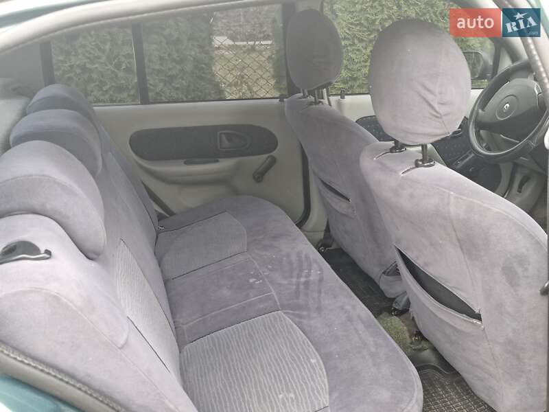 Седан Renault Symbol 2003 в Львові