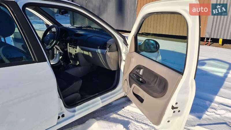 Седан Renault Symbol 2010 в Киеве