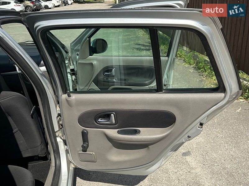 Седан Renault Symbol 2010 в Киеве фото 13 Седан Renault Symbol 2010 в Киеве