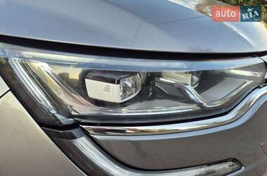 Седан Renault Talisman 2017 в  фото 15 Седан Renault Talisman 2017 в