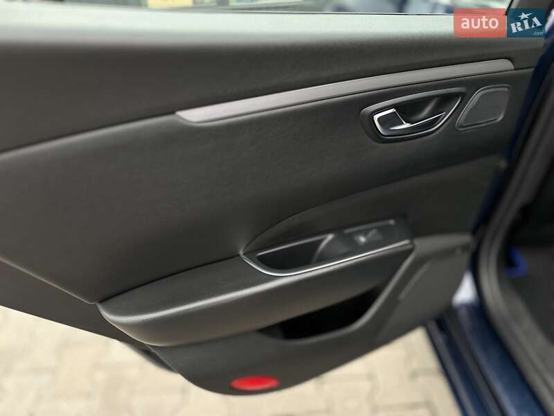 Універсал Renault Talisman 2016 в Чернівцях