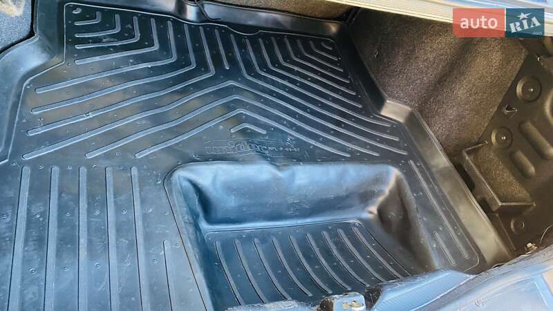 Седан Renault Thalia 2004 в Хусті