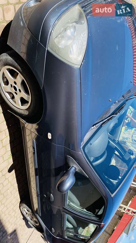 Седан Renault Thalia 2004 в Хусті