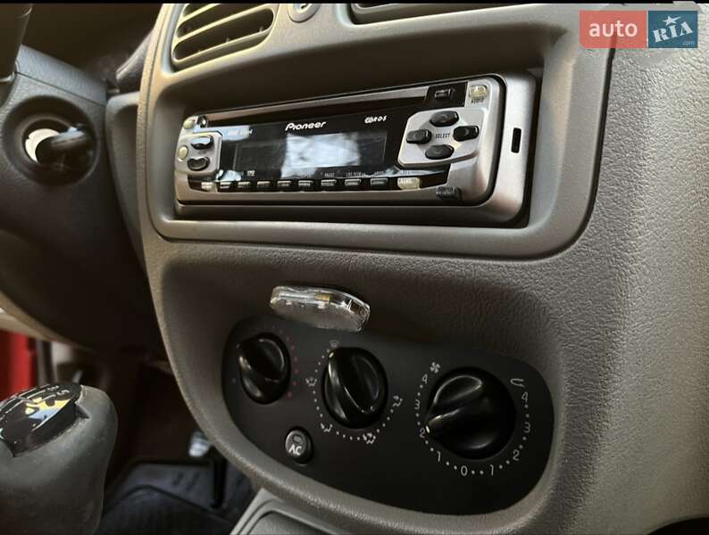 Хэтчбек Renault Thalia 2003 в Славуте