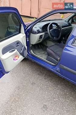 Седан Renault Thalia 2004 в 