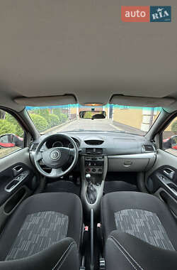 Седан Renault Thalia 2009 в 