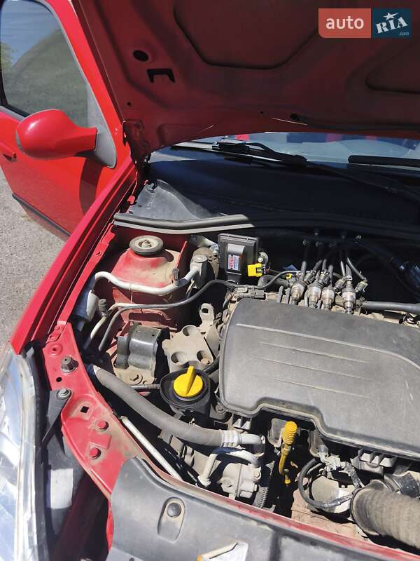 Седан Renault Thalia 2012 в Долині