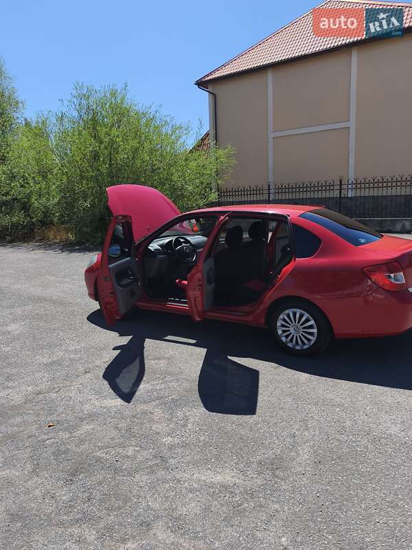 Седан Renault Thalia 2012 в Долині