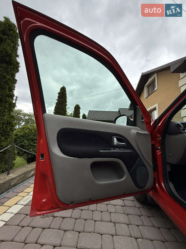 Седан Renault Thalia 2009 в Косове