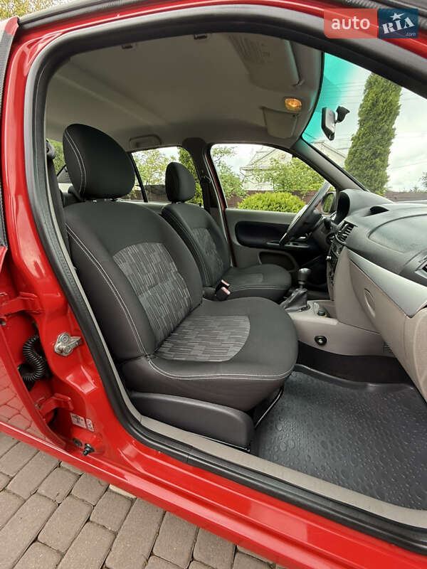 Седан Renault Thalia 2009 в Косове