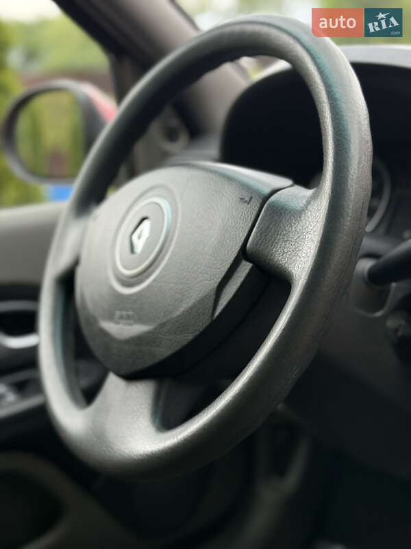 Седан Renault Thalia 2009 в Косове