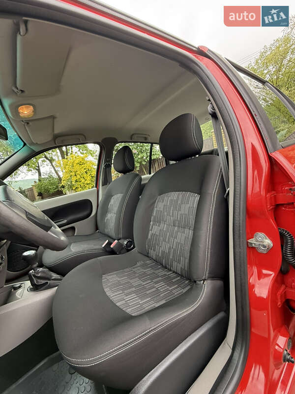 Седан Renault Thalia 2009 в Косове фото 15 Седан Renault Thalia 2009 в Косове