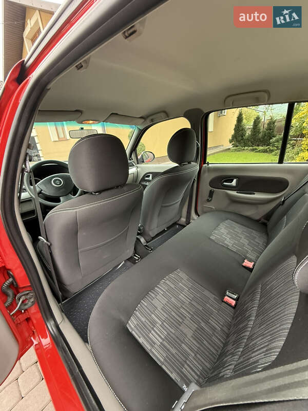 Седан Renault Thalia 2009 в Косове фото 22 Седан Renault Thalia 2009 в Косове