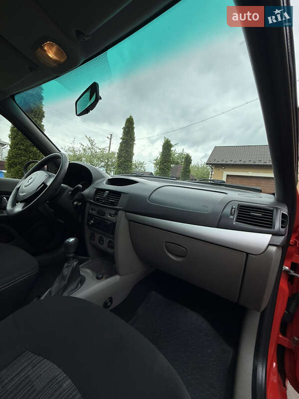 Седан Renault Thalia 2009 в Косове фото 34 Седан Renault Thalia 2009 в Косове