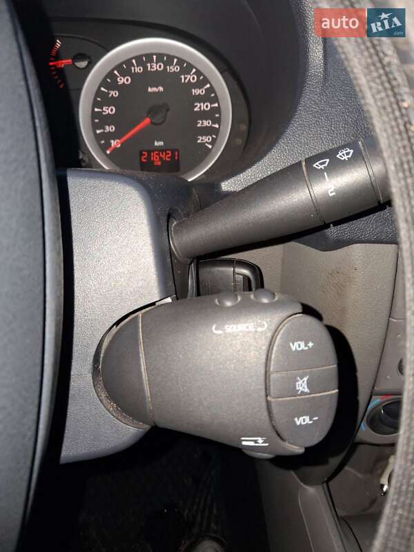 Седан Renault Thalia 2011 в Мукачево