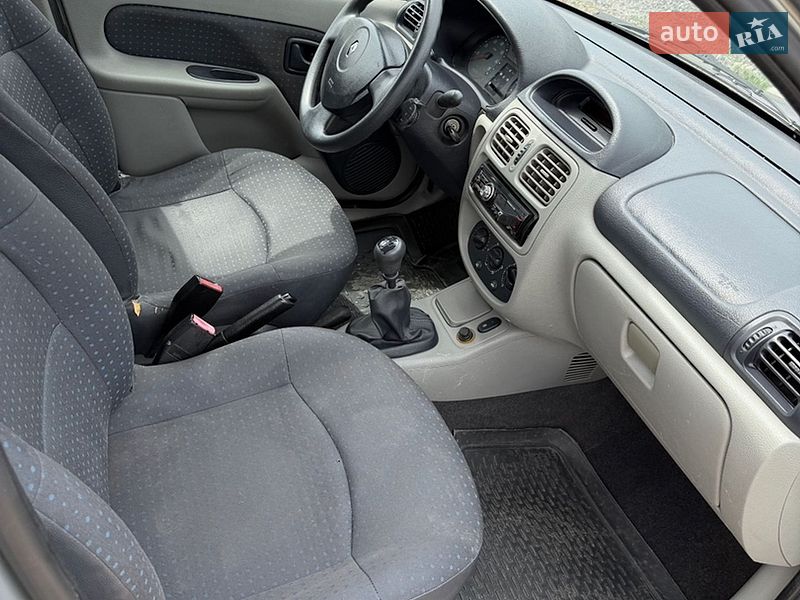Седан Renault Thalia 2005 в Золотоноше