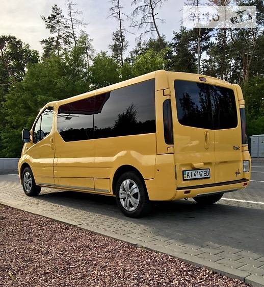 Вантажопасажирський фургон Renault Trafic 2006 в Києві