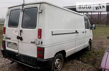 Вантажопасажирський фургон Renault Trafic 1995 в Чернівцях