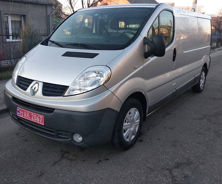 Грузопассажирский фургон Renault Trafic 2014 в Ровно