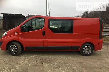 Вантажопасажирський фургон Renault Trafic 2011 в 