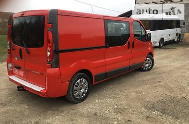 Вантажопасажирський фургон Renault Trafic 2011 в 