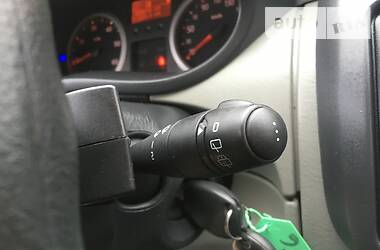 Вантажопасажирський фургон Renault Trafic 2011 в 