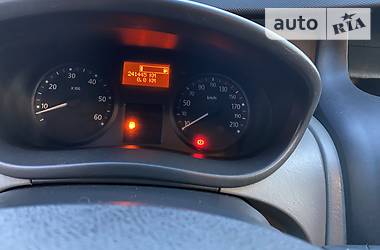 Вантажопасажирський фургон Renault Trafic 2012 в 