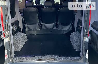Вантажопасажирський фургон Renault Trafic 2012 в 
