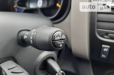 Вантажопасажирський фургон Renault Trafic 2015 в 