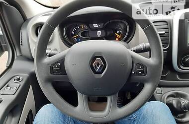 Вантажопасажирський фургон Renault Trafic 2015 в 